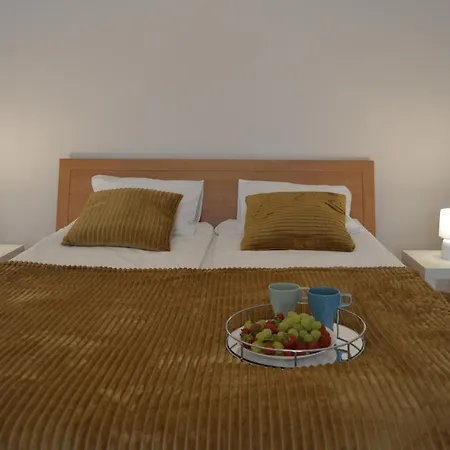 Family One Bedroom With Park View, Up To 4 Guests, Self Check-in Riga